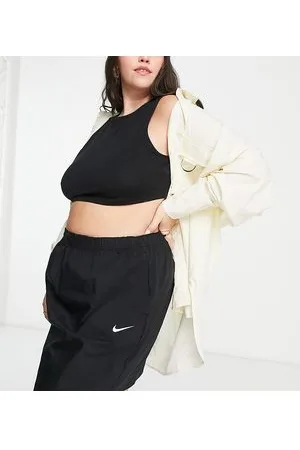Nike Plus Essential woven high waisted skirt in