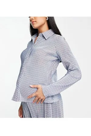 Glamorous Glamorous Maternity relaxed plisse shirt in blue spot co-ord