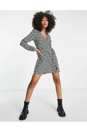 Glamorous V neck mini tea dress in black daisy