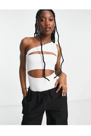 Signature Signatue 8 cut out body in