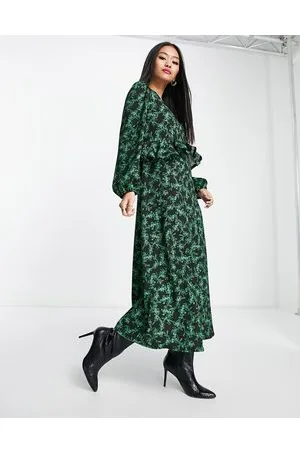 New Look Floral crinkle midi dress with ruffle detail in