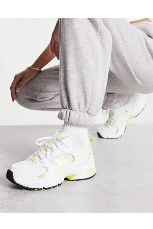 New Balance 530 trainers in and yellow