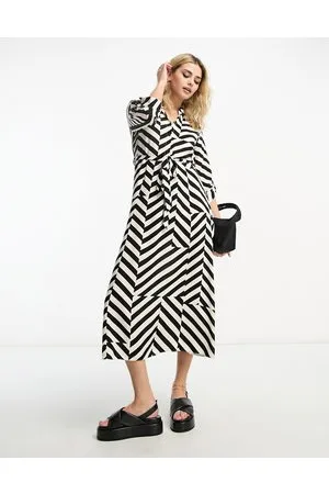 New Look Midi shirt dress with belt in pattern