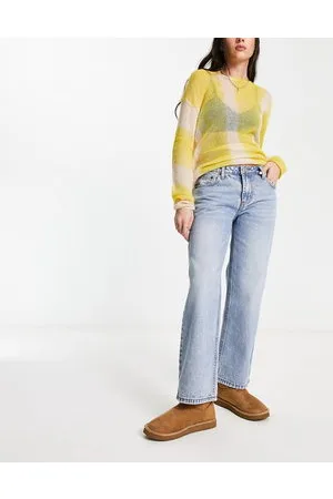Signature Low rise straight leg jean in mid wash