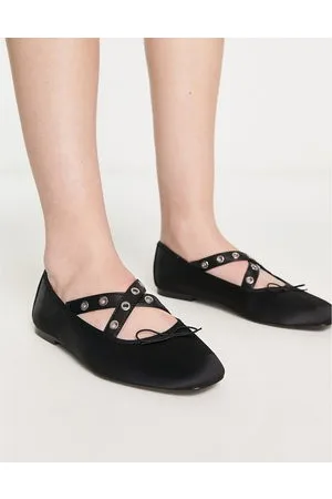 Stradivarius Cross strap ballet shoe in
