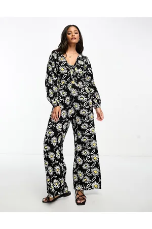 Influence Tie front puff sleeve jumpsuit in monochrome daisy print