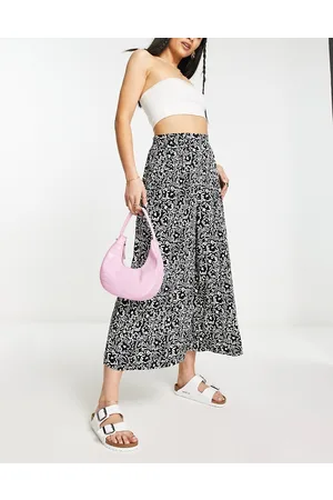 New Look Wide leg cropped trousers in floral