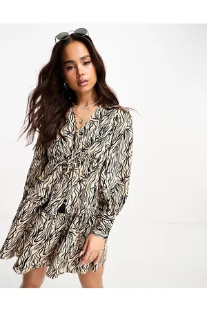 New Look V neck 3/4 sleeve tiered smock mini dress in zebra print