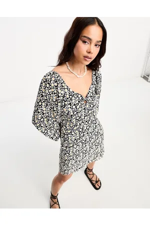 Influence Twist front sweetheart neck tea dress in monochrome floral print
