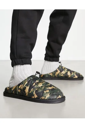 New Look Quilted slippers in camo
