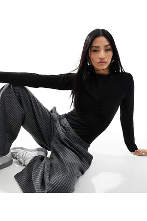 New Look Long sleeve twist detail body in