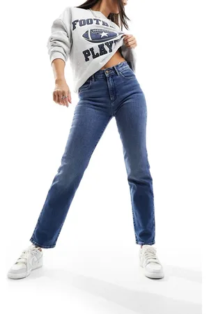 Wrangler Straight fit jeans in washed mid