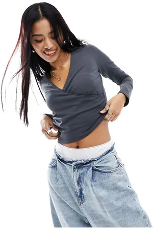 New Look Ribbed wrap crop with lace trim in