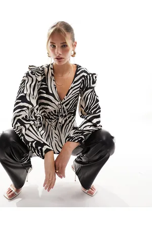 New Look Ruffle long sleeve blouse in zebra print