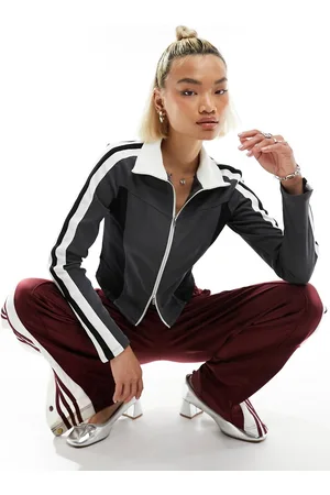 Urban Revivo Zip front long sleeve fitted top with contrast piping