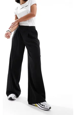 Pull&Bear Pleat detail wide leg tailored trouser in