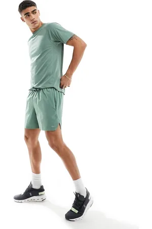 PUMA Running Evolve 5 inch woven shorts in light