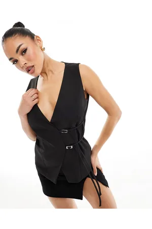 Kaiia Exclusive sleeveless buckle side waistcoat in