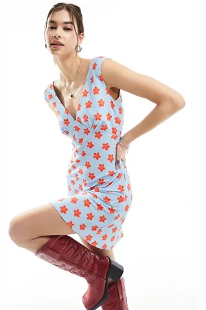 Glamorous V neck 90s slip dress in red floral