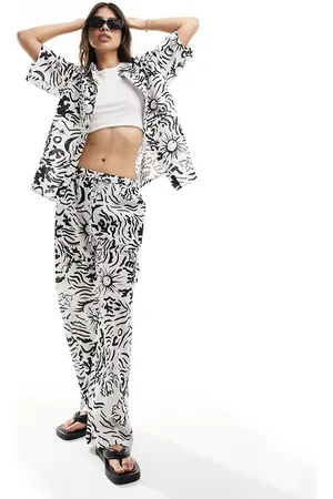 Iisla & Bird Graphic print loose fit beach trouser co-ord in white and black