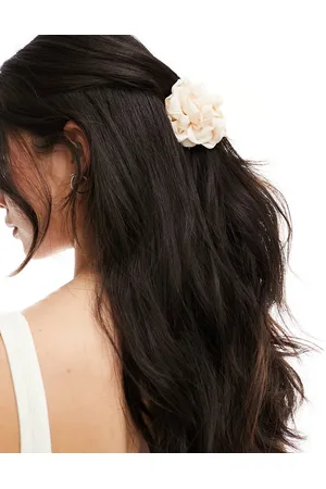 True Decadence Oversized flower hair claw in beige