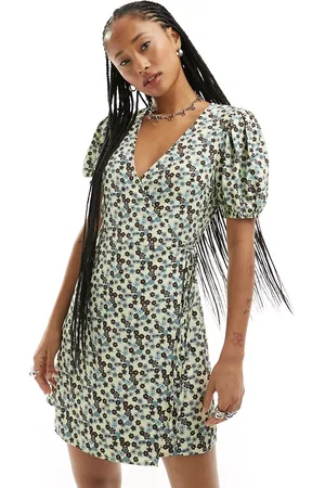 Glamorous Tie waist v neck mini tea dress in butterscotch retro ditsy