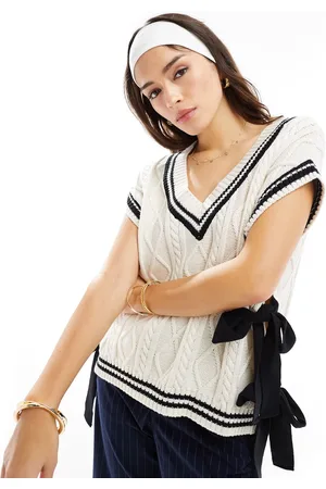Miss Selfridge Contrast tipped knitted vest in cream
