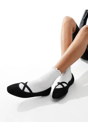 New Look Flat shoe with cross strap in