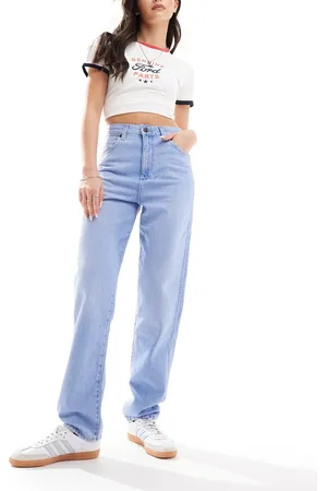 Wrangler Straight leg jean in light wash