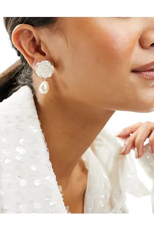 True Decadence Rose stud earrings with pearl drop in