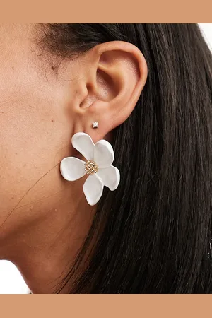 True Decadence Pearlescent flower stud earrings in