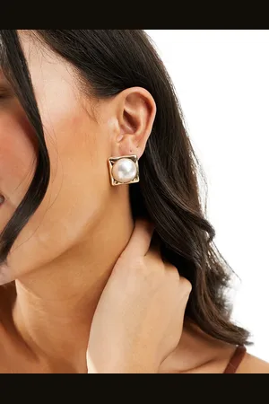 True Decadence Oversized pearl studs with trim
