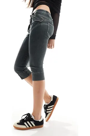 Basic Pleasure Mode Seam detail capri pants in dark rinse