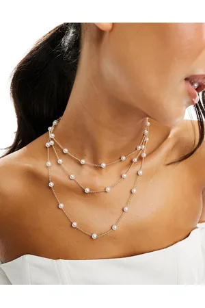 True Decadence Multirow pearl necklace in