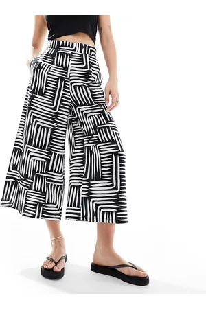 New Look Cropped patterned trousers in