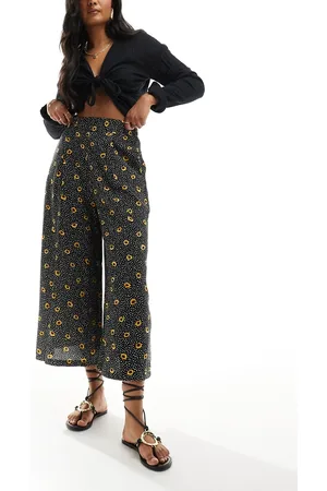 New Look Ditsy cropped trousers in