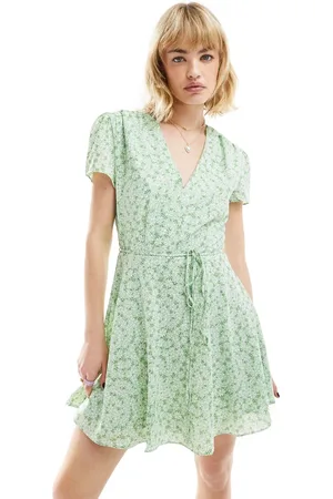 Glamorous V neck tie waist short sleeve mini tea dress in daisy