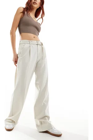 Pull&Bear Wide leg pleat tailored trouser with belt in sand
