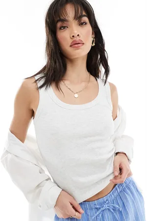 New Look Wide trim scoop vest in light