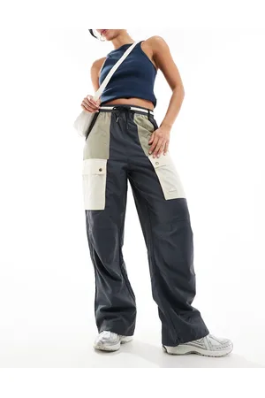 Ellesse Ferreti cargo pants in dark