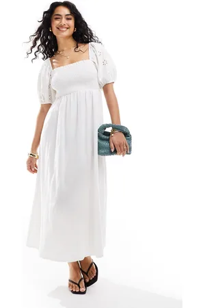 New Look Shirred waist broderie detail sleeve in