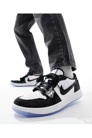 Nike Air Jordan 1 low trainers in and black