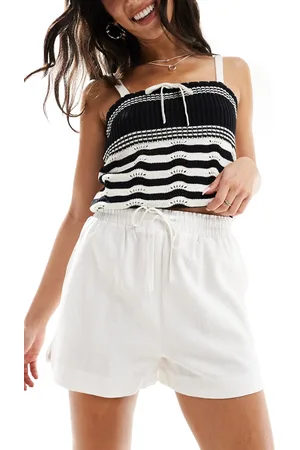 Stradivarius Linen look pull on short in ecru