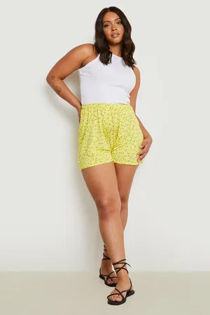 Boohoo Plus Ditsy Floral Flippy Shorts