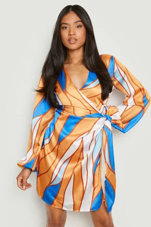 Boohoo Petite Wave Print Tie Side Satin Wrap Dress