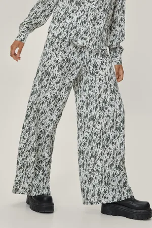 Boohoo Petite Satin Wide Leg Abstract Print Pants