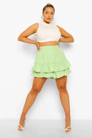 Boohoo Plus Ditsy Floral Flippy Shorts