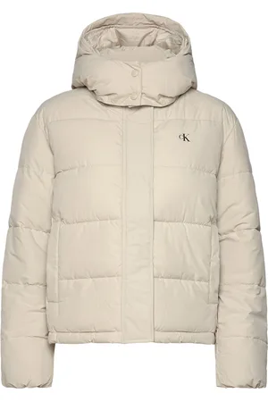 Calvin Klein Matte Monologo Nd Short Puffer Fôret Jakke Cream