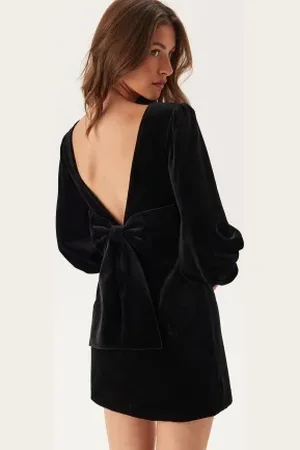 Forever New Josilyn Velvet Bow Back Mini 36