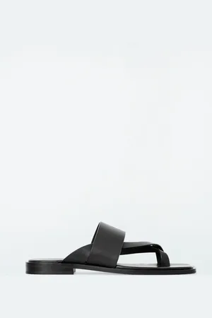 COS LEATHER TOE-THONG SANDALS